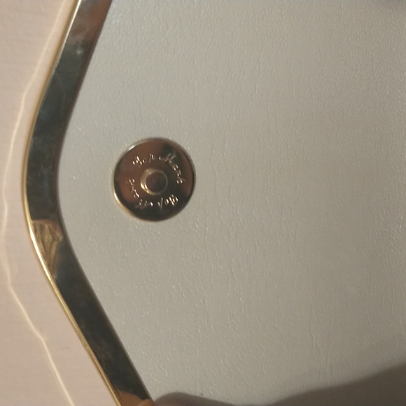 White chain mesh with gold strap purse no makers mark total hang length is 26in - Picture 5 of 8